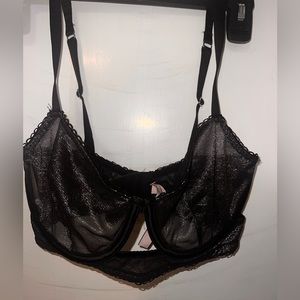 Victoria’s Secret 32DD mesh bra never worn in great condition!